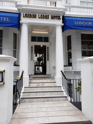 London Lodge Hotel Front Entrance